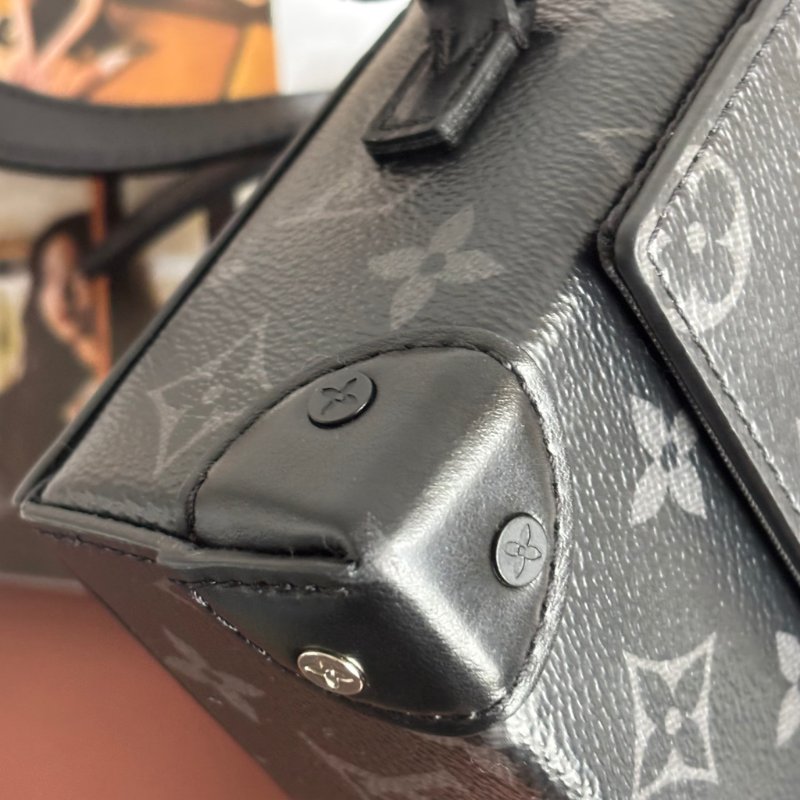 ::LOUIS VUITTON:: LV M81783 Steamer黑花紋黑鍊條吸釦方型隨身錢包 斜背包-8