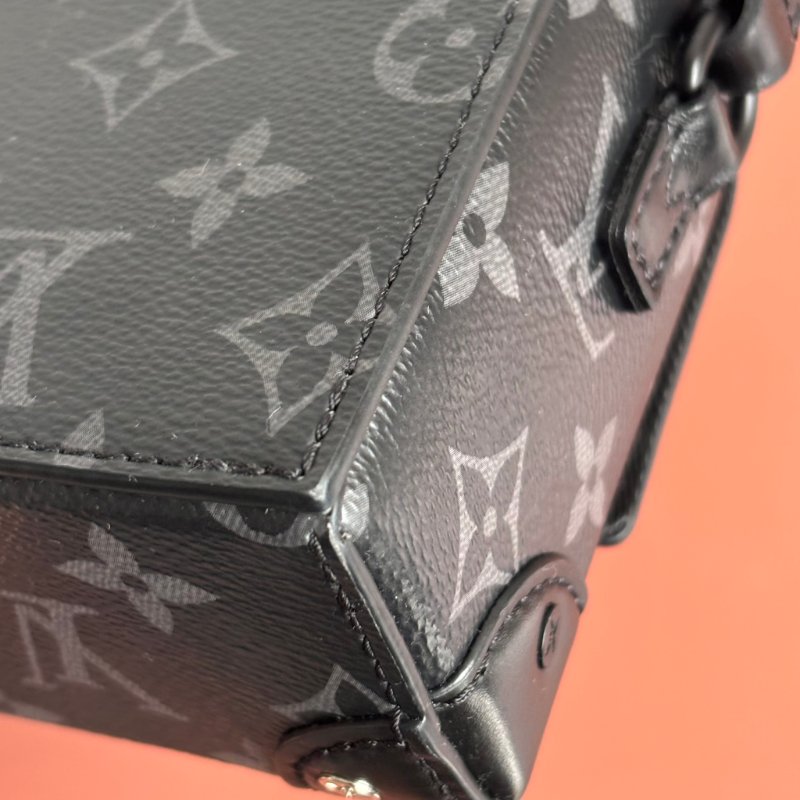 ::LOUIS VUITTON:: LV M81783 Steamer黑花紋黑鍊條吸釦方型隨身錢包 斜背包-9