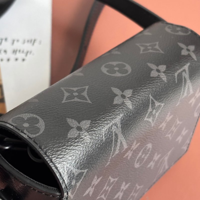 ::LOUIS VUITTON:: LV M81783 Steamer黑花紋黑鍊條吸釦方型隨身錢包 斜背包-12