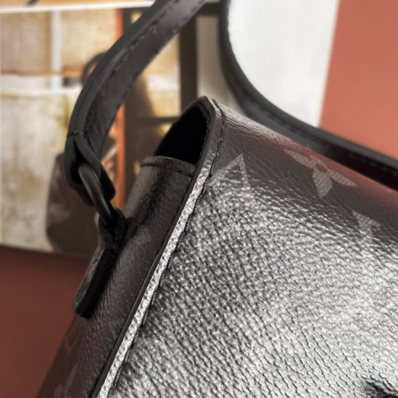 ::LOUIS VUITTON:: LV M81783 Steamer黑花紋黑鍊條吸釦方型隨身錢包 斜背包-16