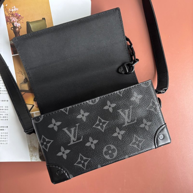 ::LOUIS VUITTON:: LV M81783 Steamer黑花紋黑鍊條吸釦方型隨身錢包 斜背包-17
