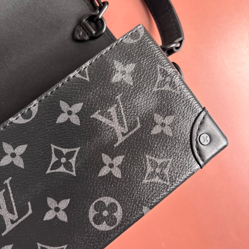 ::LOUIS VUITTON:: LV M81783 Steamer黑花紋黑鍊條吸釦方型隨身錢包 斜背包-19