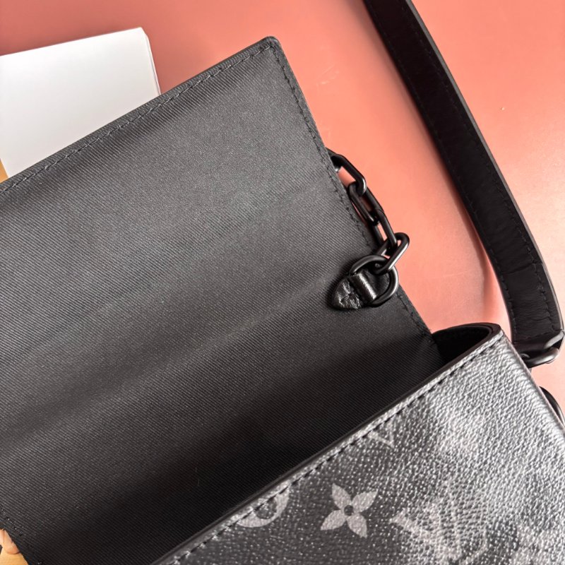 ::LOUIS VUITTON:: LV M81783 Steamer黑花紋黑鍊條吸釦方型隨身錢包 斜背包-20