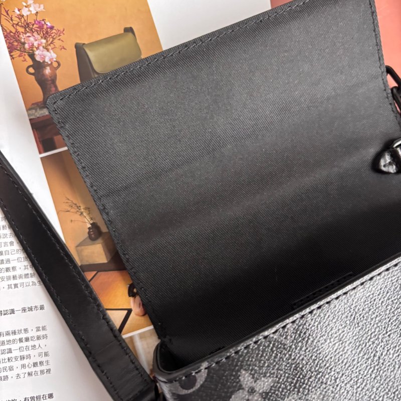 ::LOUIS VUITTON:: LV M81783 Steamer黑花紋黑鍊條吸釦方型隨身錢包 斜背包-21