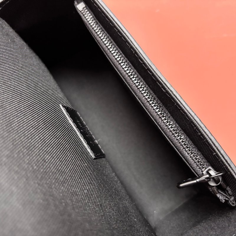 ::LOUIS VUITTON:: LV M81783 Steamer黑花紋黑鍊條吸釦方型隨身錢包 斜背包-22
