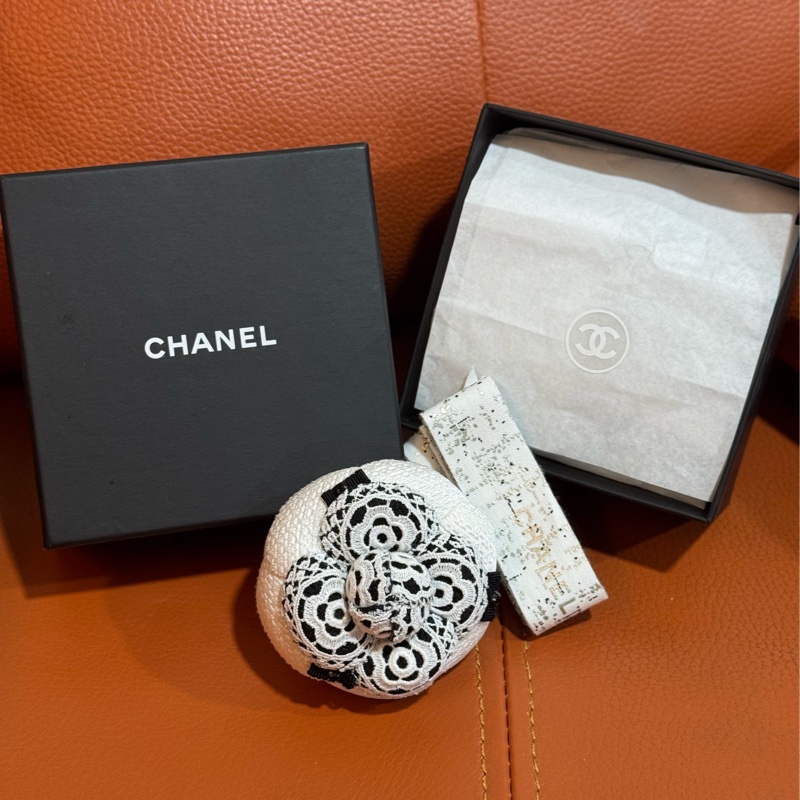 Chanel 山茶花立體胸針 絕美配色-0