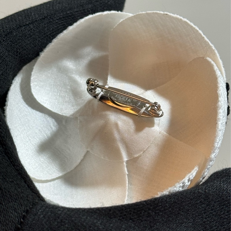 Chanel 山茶花立體胸針 絕美配色-5