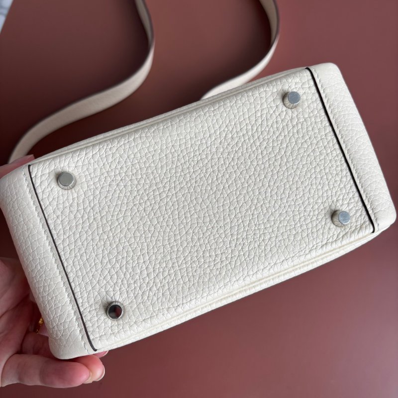 小天菜 ::HERMES 愛馬仕:: W刻奶昔白皮革銀釦MINI LINDY手提斜背包-3