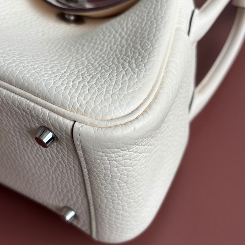 小天菜 ::HERMES 愛馬仕:: W刻奶昔白皮革銀釦MINI LINDY手提斜背包-9