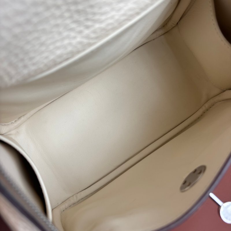 小天菜 ::HERMES 愛馬仕:: W刻奶昔白皮革銀釦MINI LINDY手提斜背包-13