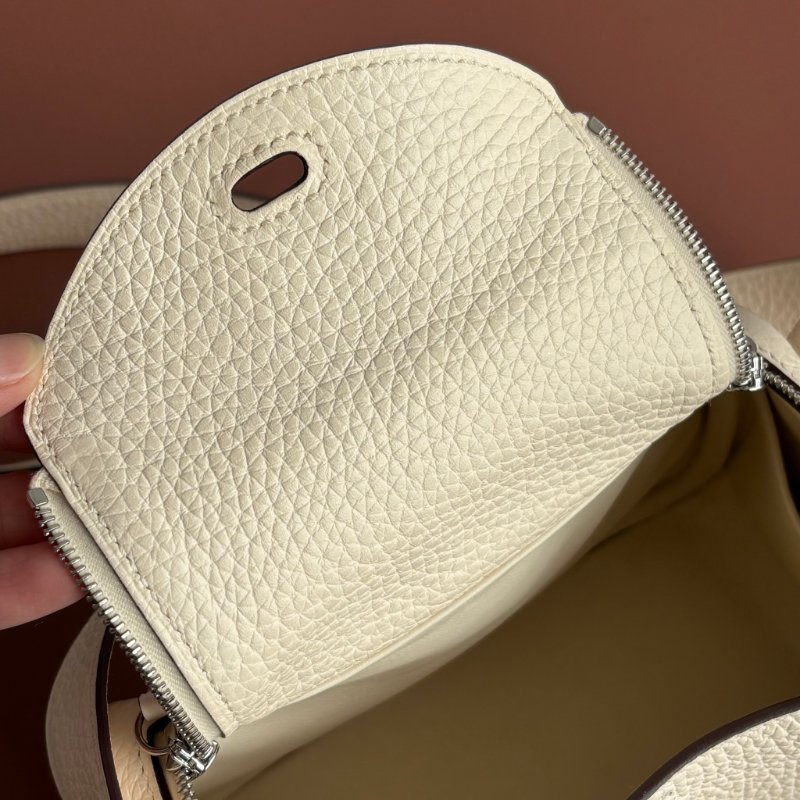 小天菜 ::HERMES 愛馬仕:: W刻奶昔白皮革銀釦MINI LINDY手提斜背包-16