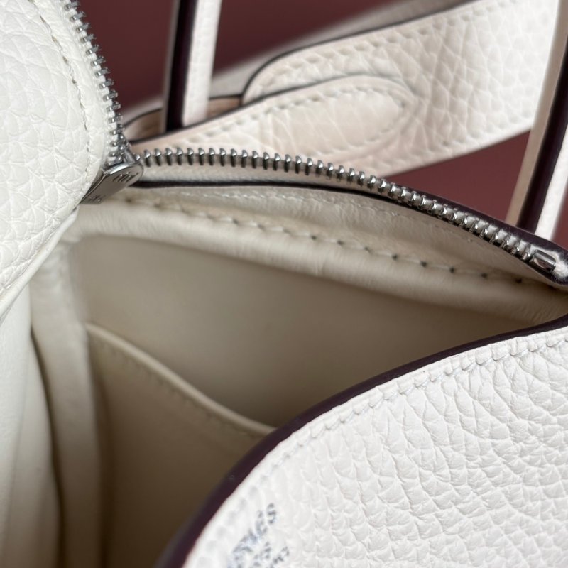 小天菜 ::HERMES 愛馬仕:: W刻奶昔白皮革銀釦MINI LINDY手提斜背包-17