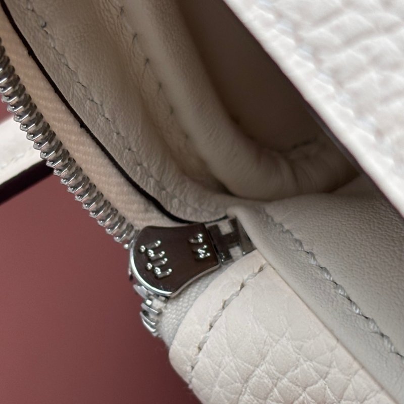 小天菜 ::HERMES 愛馬仕:: W刻奶昔白皮革銀釦MINI LINDY手提斜背包-19