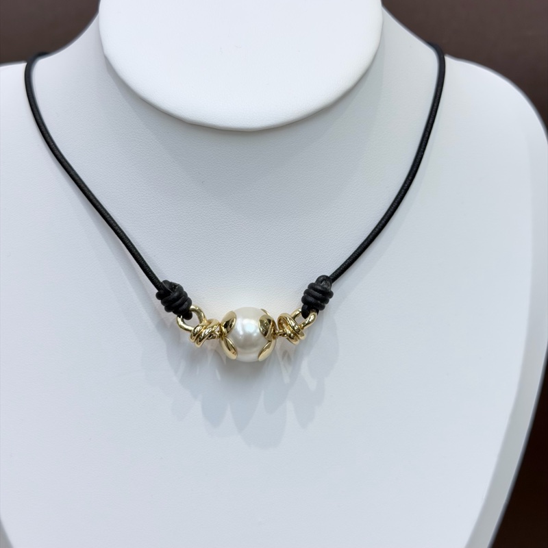 LV Knotty Pearls 黑色皮繩珍珠項鏈 LN003-1