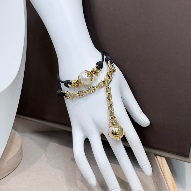 LV Knotty Pearls 黑色皮繩珍珠項鏈 LN003-2