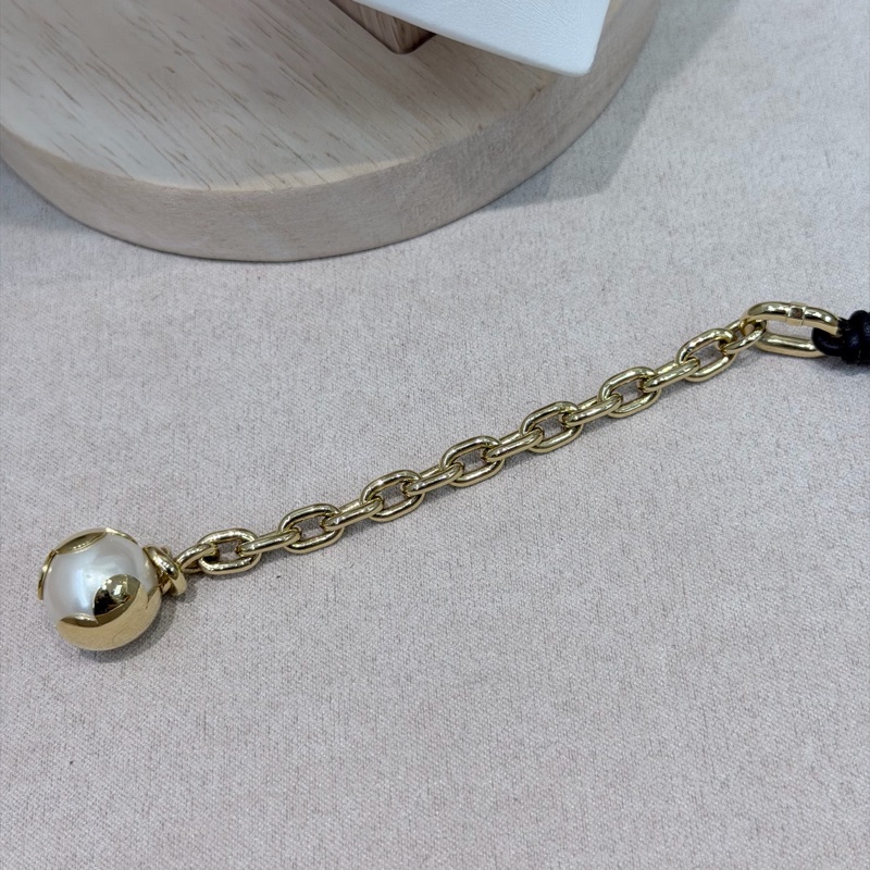 LV Knotty Pearls 黑色皮繩珍珠項鏈 LN003-6