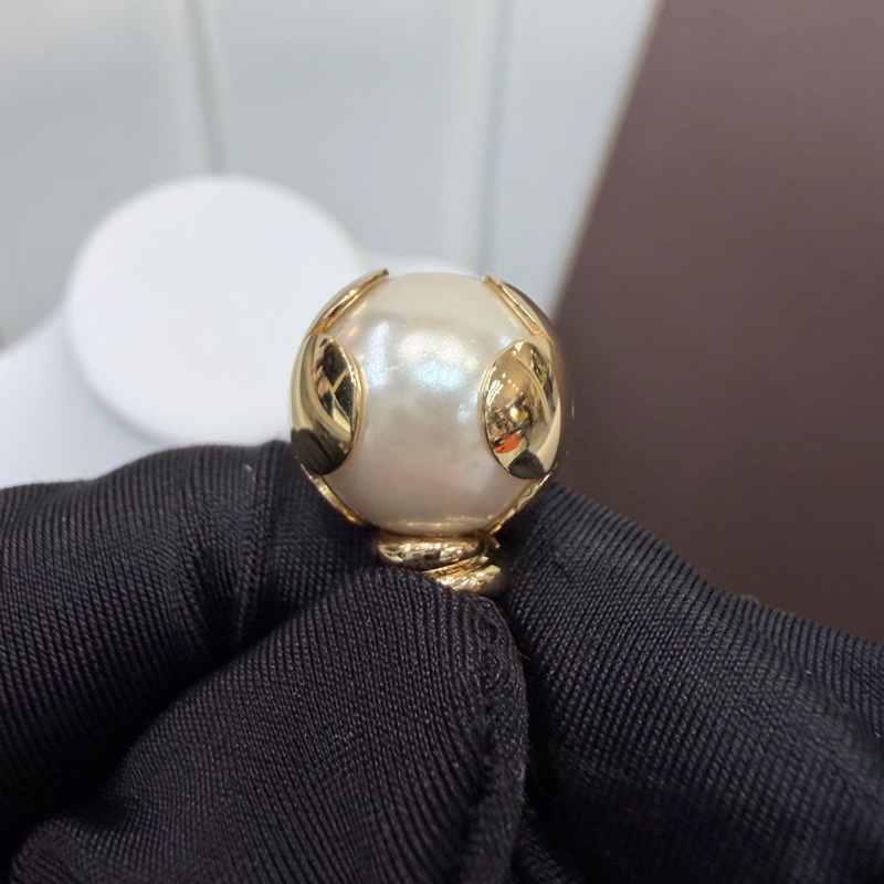 LV Knotty Pearls 黑色皮繩珍珠項鏈 LN003-9