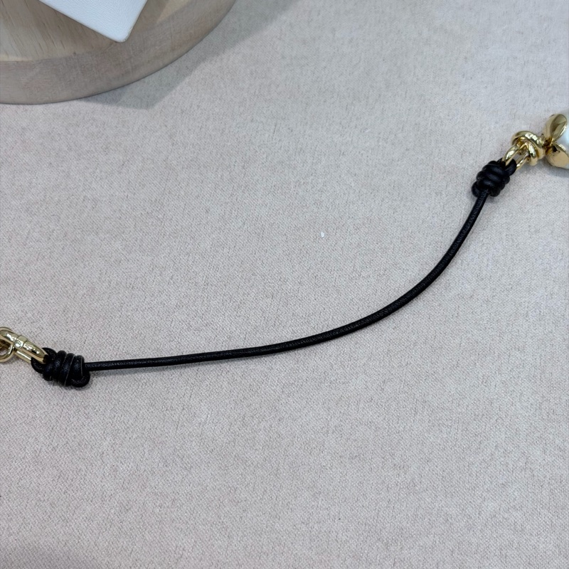 LV Knotty Pearls 黑色皮繩珍珠項鏈 LN003-11