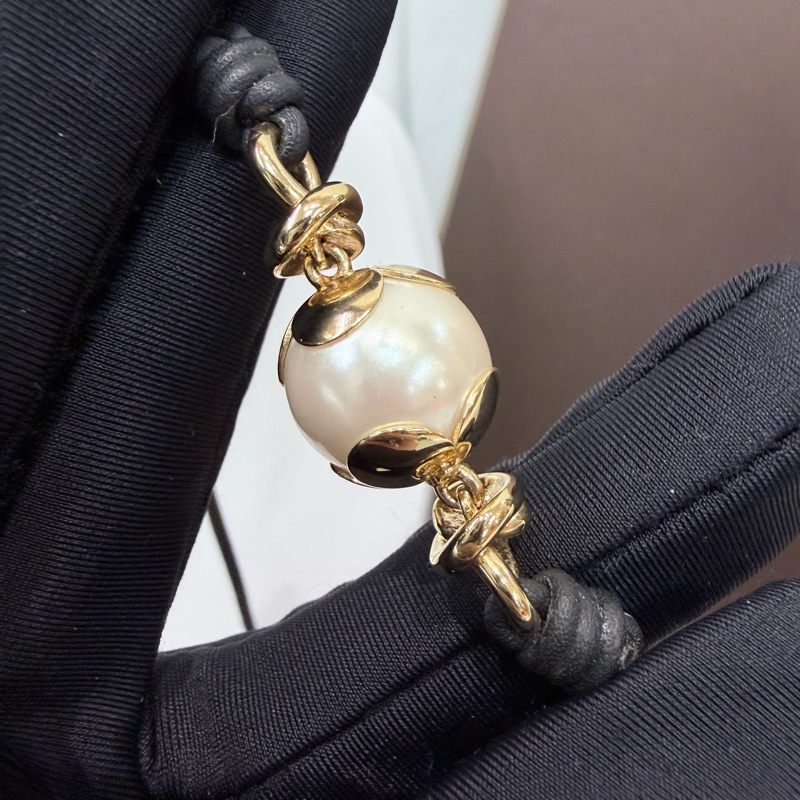 LV Knotty Pearls 黑色皮繩珍珠項鏈 LN003-13