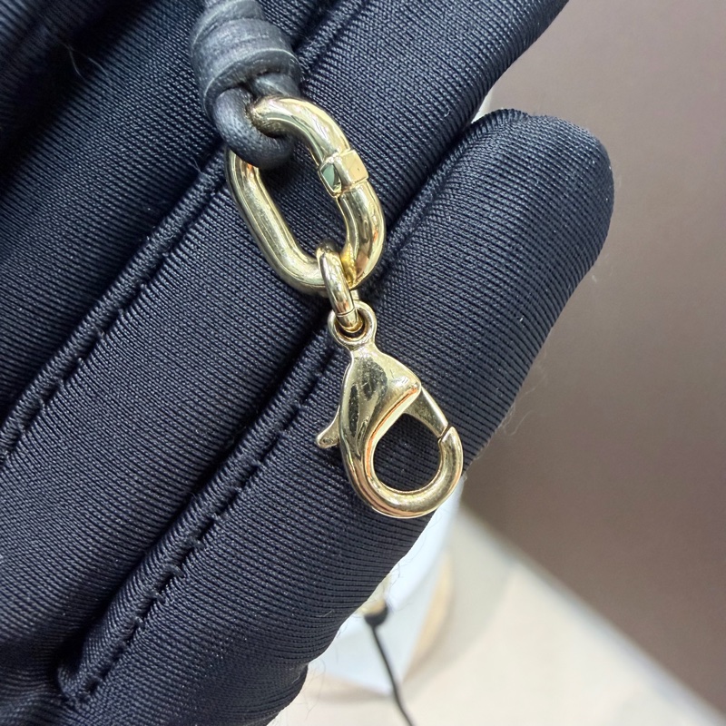 LV Knotty Pearls 黑色皮繩珍珠項鏈 LN003-17