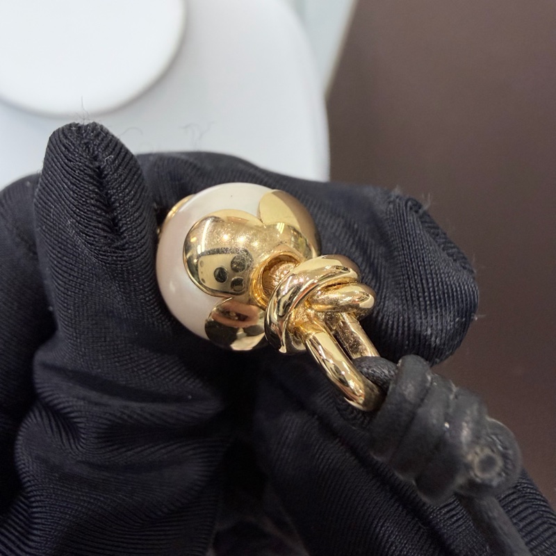 LV Knotty Pearls 黑色皮繩珍珠項鏈 LN003-22