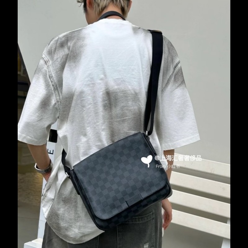 莉亞精品♡LV 黑棋盤格郵差包 二手美包-3