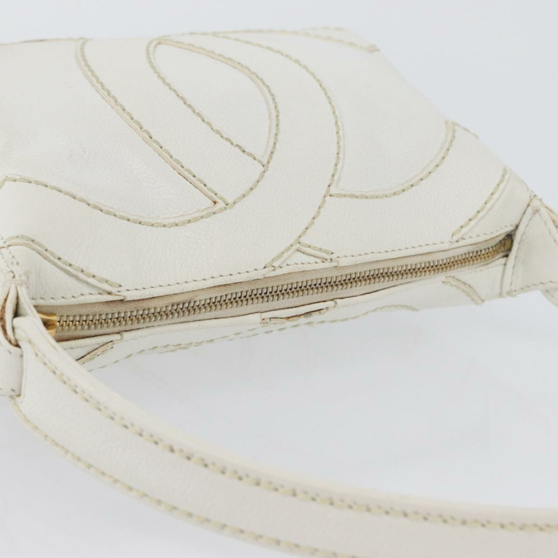 【日本直送】香奈兒 COCO 標誌單背包,魚子醬紋白金雙C標誌,正品編號 168141SAV-6