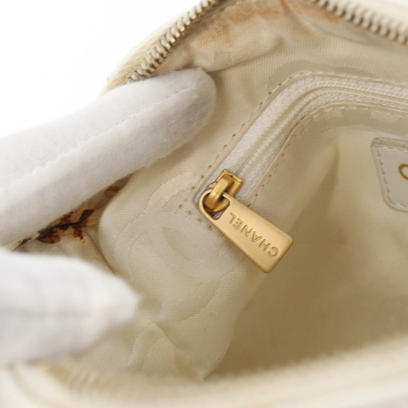 【日本直送】香奈兒 COCO 標誌單背包,魚子醬紋白金雙C標誌,正品編號 168141SAV-25