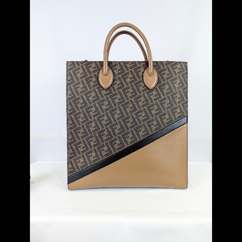 莉亞精品♡Fendi 老花拼接手提包 九新美包-1