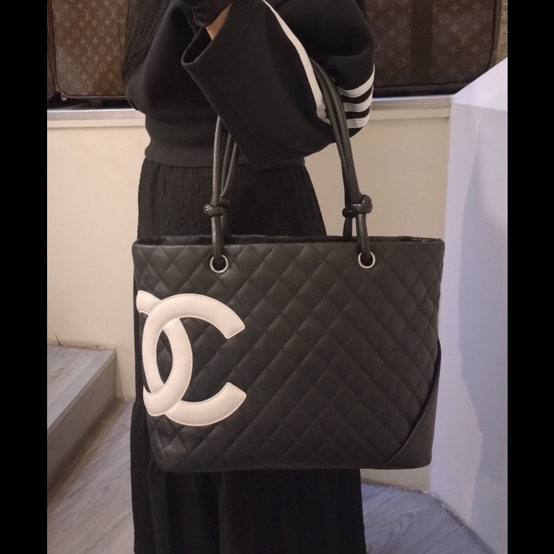 Chanel 黑底白雙C大康朋托特包-2