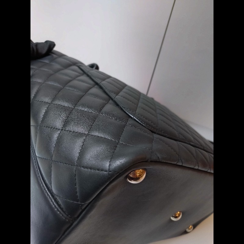 Chanel 黑底白雙C大康朋托特包-9