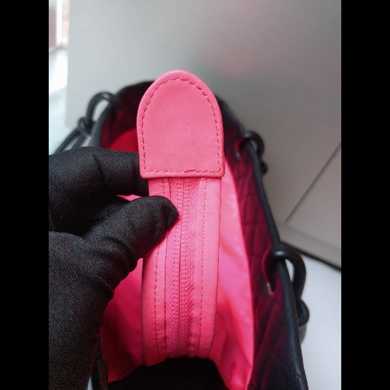 Chanel 黑底白雙C大康朋托特包-13