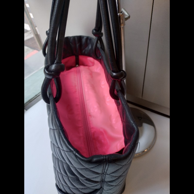 Chanel 黑底白雙C大康朋托特包-14