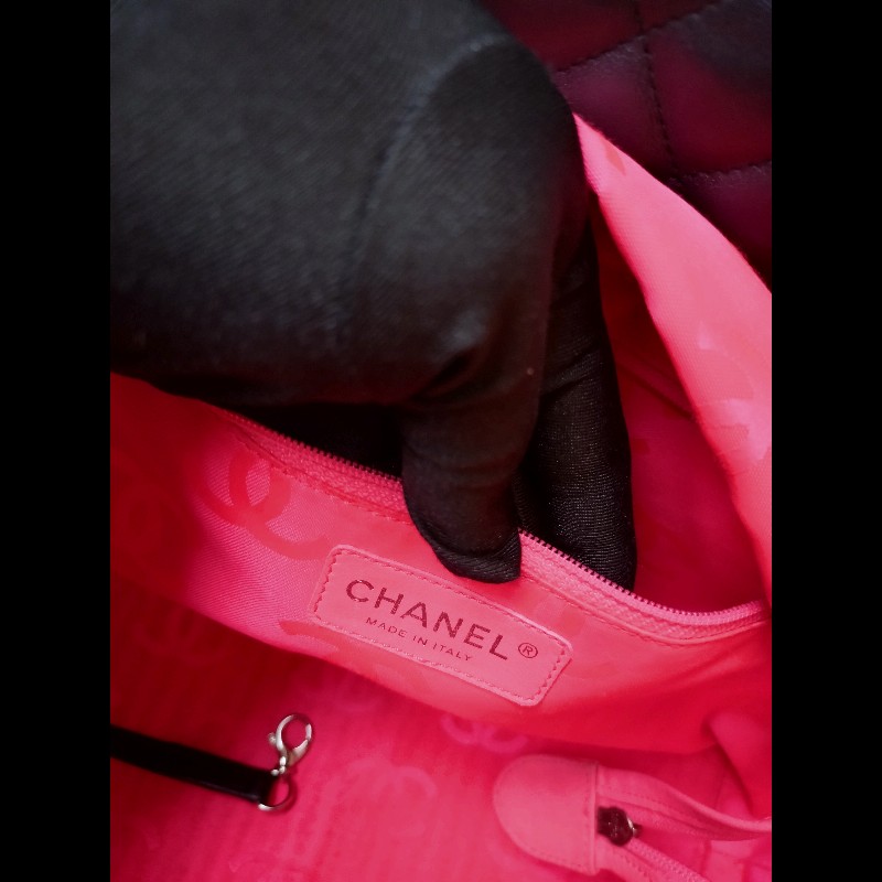 Chanel 黑底白雙C大康朋托特包-17