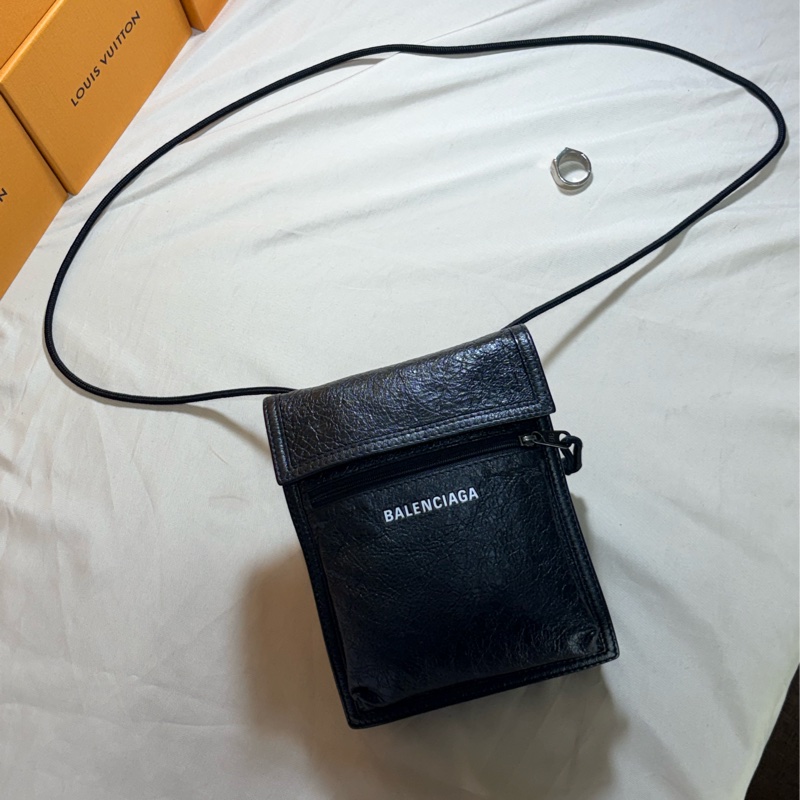 ‼️全台最甜 近新閒置 Balenciaga 巴黎世家 黑皮革 肩背斜背包/手機包-0