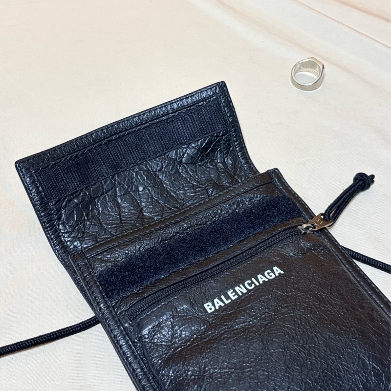 ‼️全台最甜 近新閒置 Balenciaga 巴黎世家 黑皮革 肩背斜背包/手機包-4
