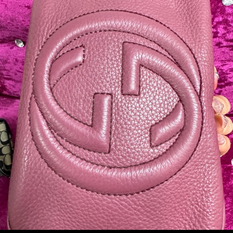 ：GUCCI 紫紅牛皮SOHO流蘇相機包 🖤-1