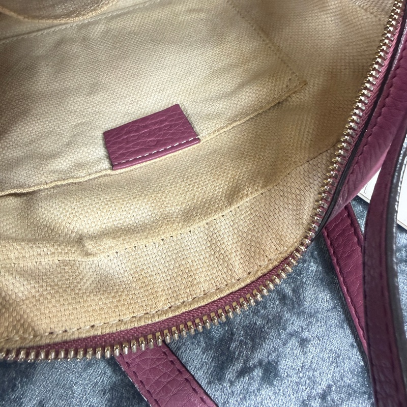 ：GUCCI 紫紅牛皮SOHO流蘇相機包 🖤-7