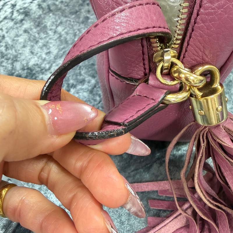 ：GUCCI 紫紅牛皮SOHO流蘇相機包 🖤-10