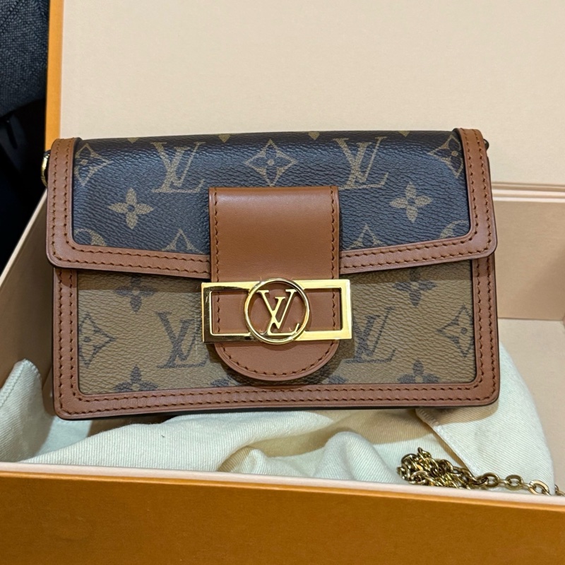 LV路易威登Dauphine Woc達芙妮，經典老花塗層帆布鏈條包肩背包，尺寸18.5*5*12cm-0