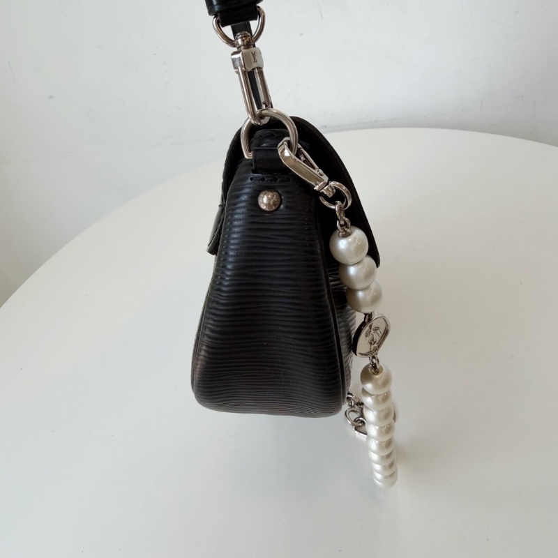 lv 黑色水波紋大銀扣晚宴腋下包25*12 98新配件塵袋-3