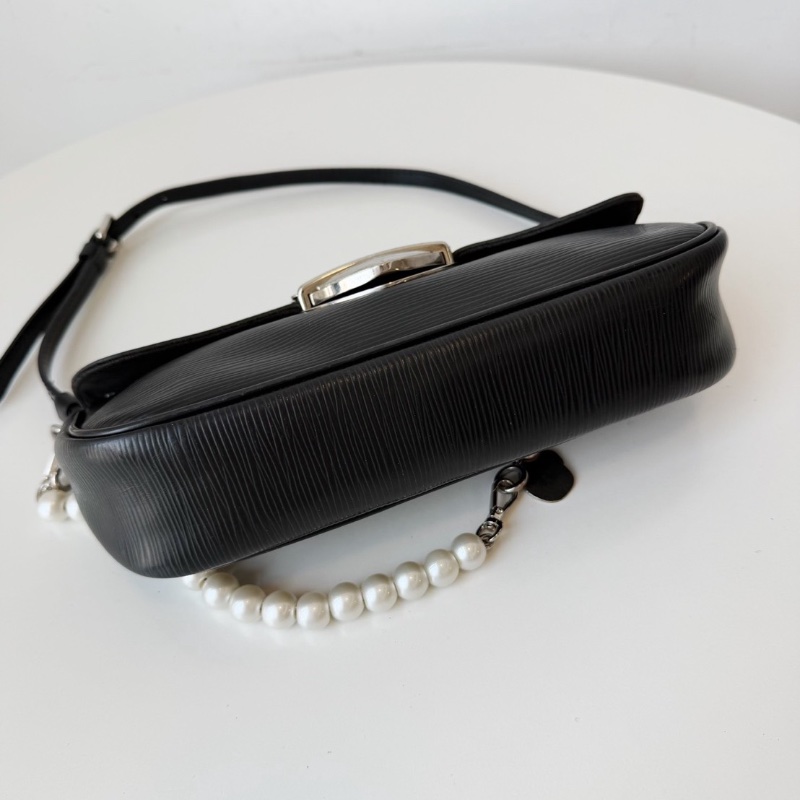 lv 黑色水波紋大銀扣晚宴腋下包25*12 98新配件塵袋-7