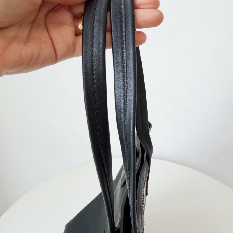 miumiu黑色極簡風一片式tote包34*33 98新配件塵袋-4