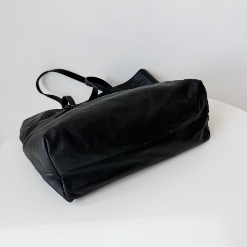 miumiu黑色極簡風一片式tote包34*33 98新配件塵袋-8