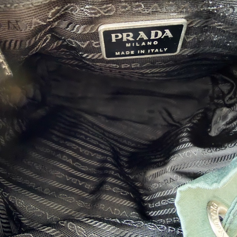 Prada小號軍綠色降落傘布後背包25*26*12 98新配件塵袋-2