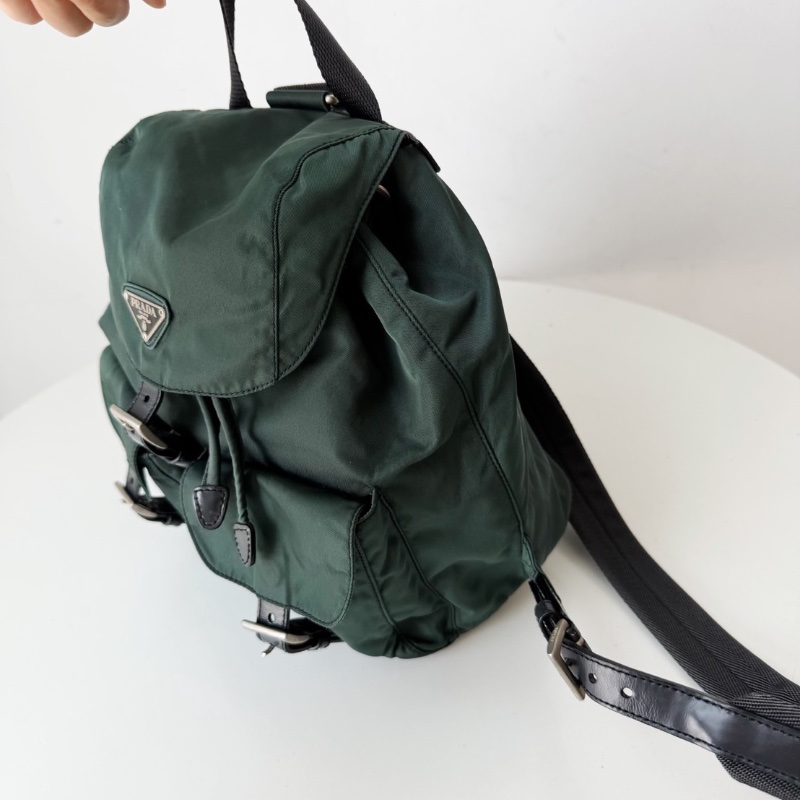 Prada小號軍綠色降落傘布後背包25*26*12 98新配件塵袋-6
