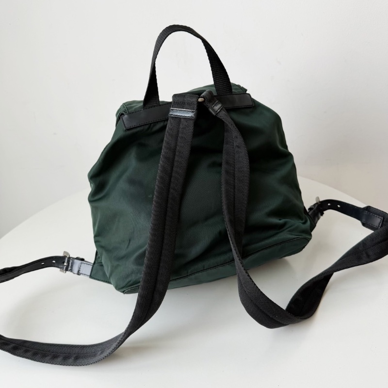 Prada小號軍綠色降落傘布後背包25*26*12 98新配件塵袋-9