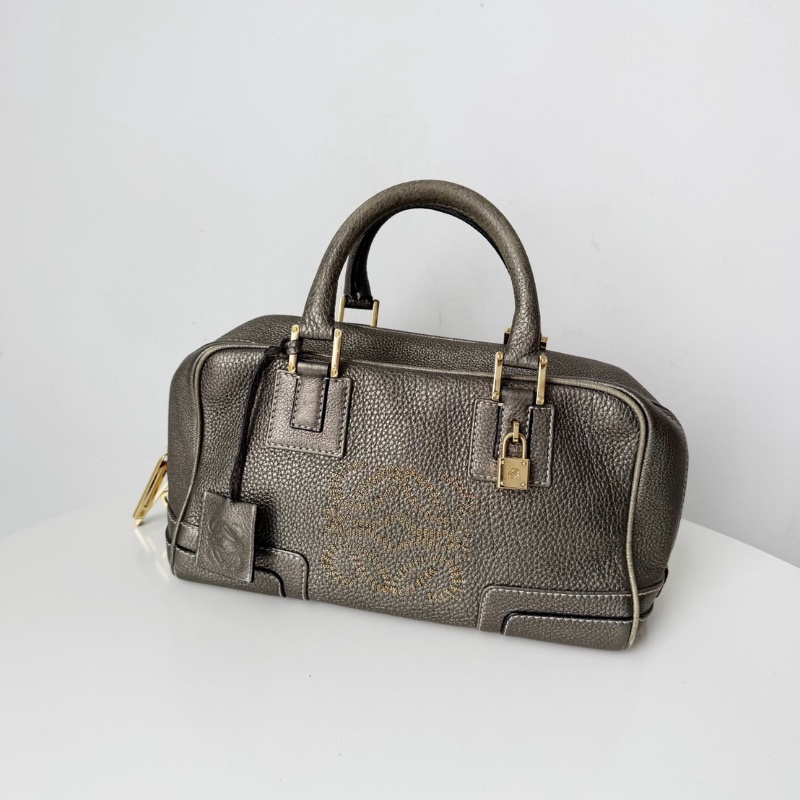 Loewe銀灰色金屬 鏈條大logo枕頭包28*15*13  98新配件塵袋-1