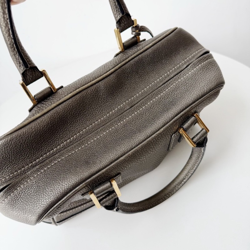 Loewe銀灰色金屬 鏈條大logo枕頭包28*15*13  98新配件塵袋-3