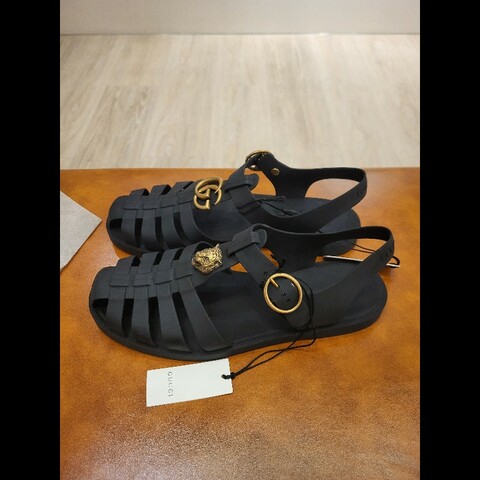 GUCCI 古馳 橡膠金色扣帶涼鞋 黑色 UK5